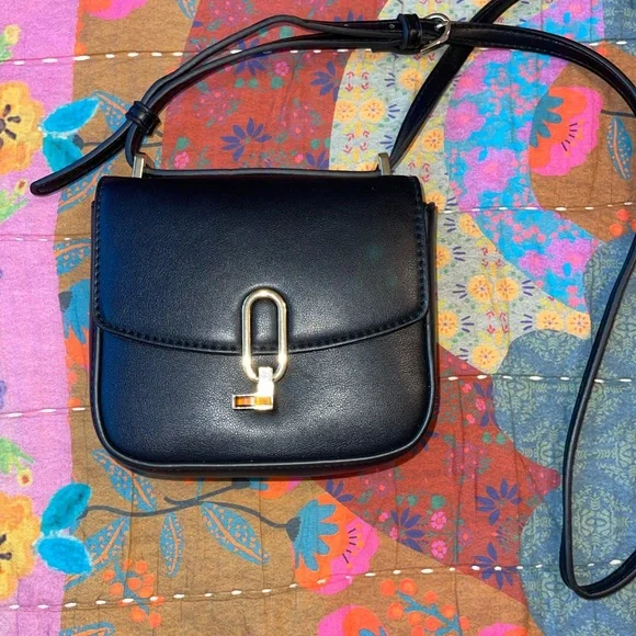 Black Leather crossbody - Picture 2 of 4